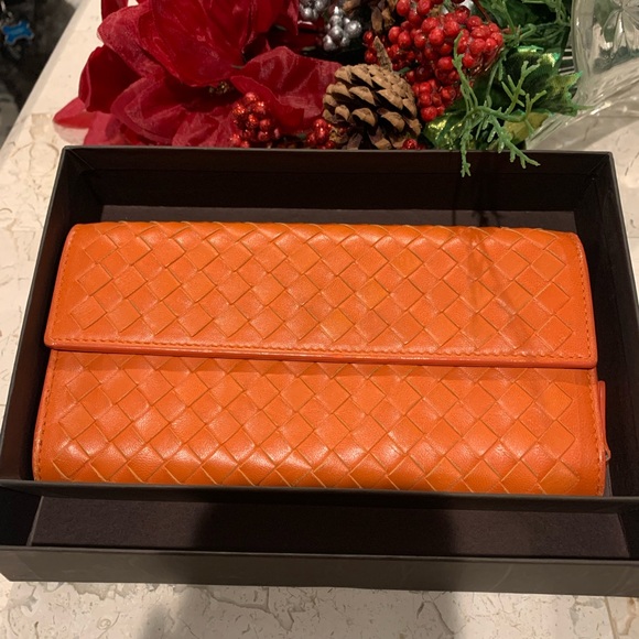 Bottega Veneta Continental Long Leather Flap Wallet in great Preloved condition